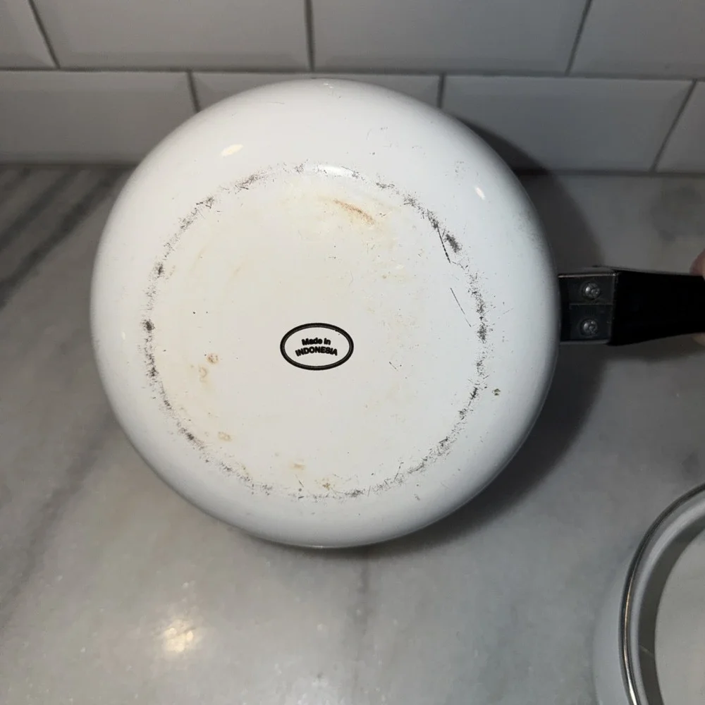 Set Of 2 vintage enamelware Saucepans With Fruit Motif OLA000‎